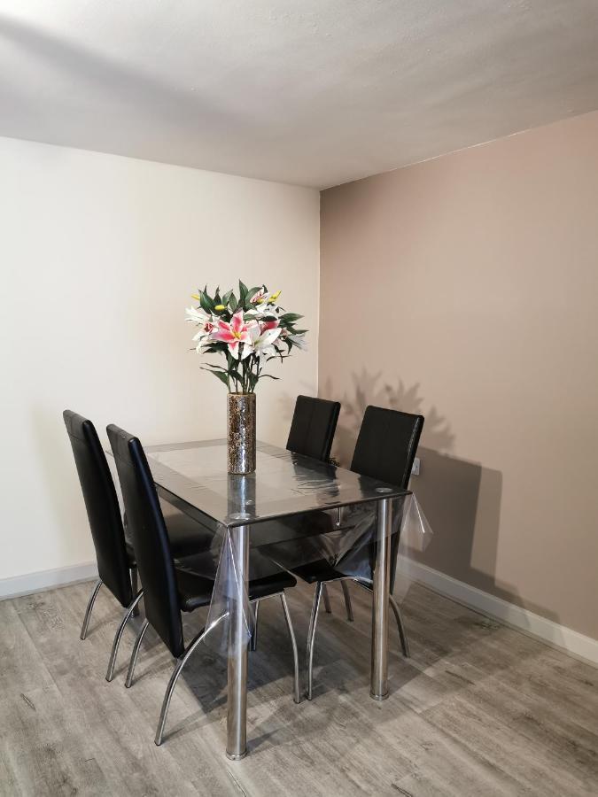 Palaz 1 - 2 Bedroom Garden Flat Edmonton Exterior foto