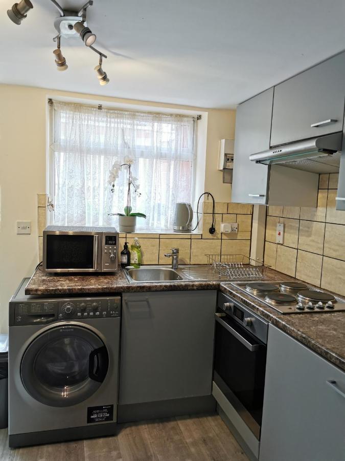 Palaz 1 - 2 Bedroom Garden Flat Edmonton Exterior foto